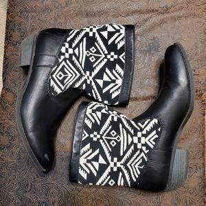 Used Aztec Print booties!